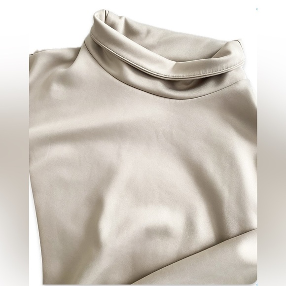 Joe Fresh Activewear Women’s Cowl Neck Top with Adjustable Hem- Size M - Picture 8 of 8